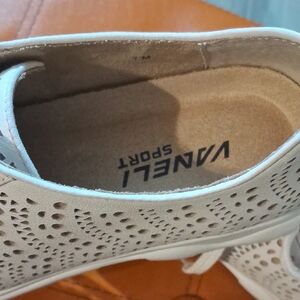 Women's Cream Shoes/Vaneli Sport